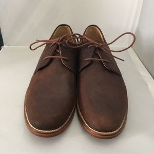 DRESS-UP SHOES FOR MEN.